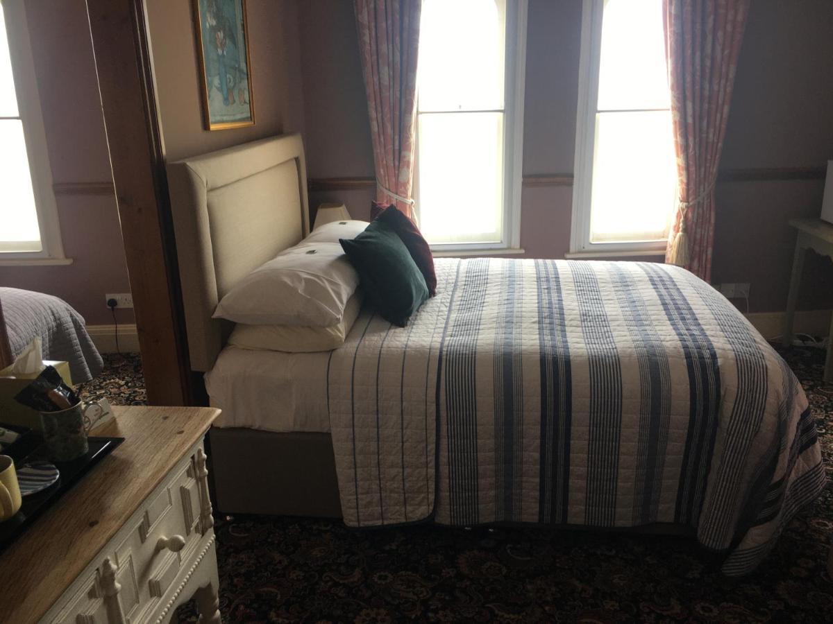 ウォルトン・オン・ザ・ネーズ Regency House Bed & Breakfast エクステリア 写真